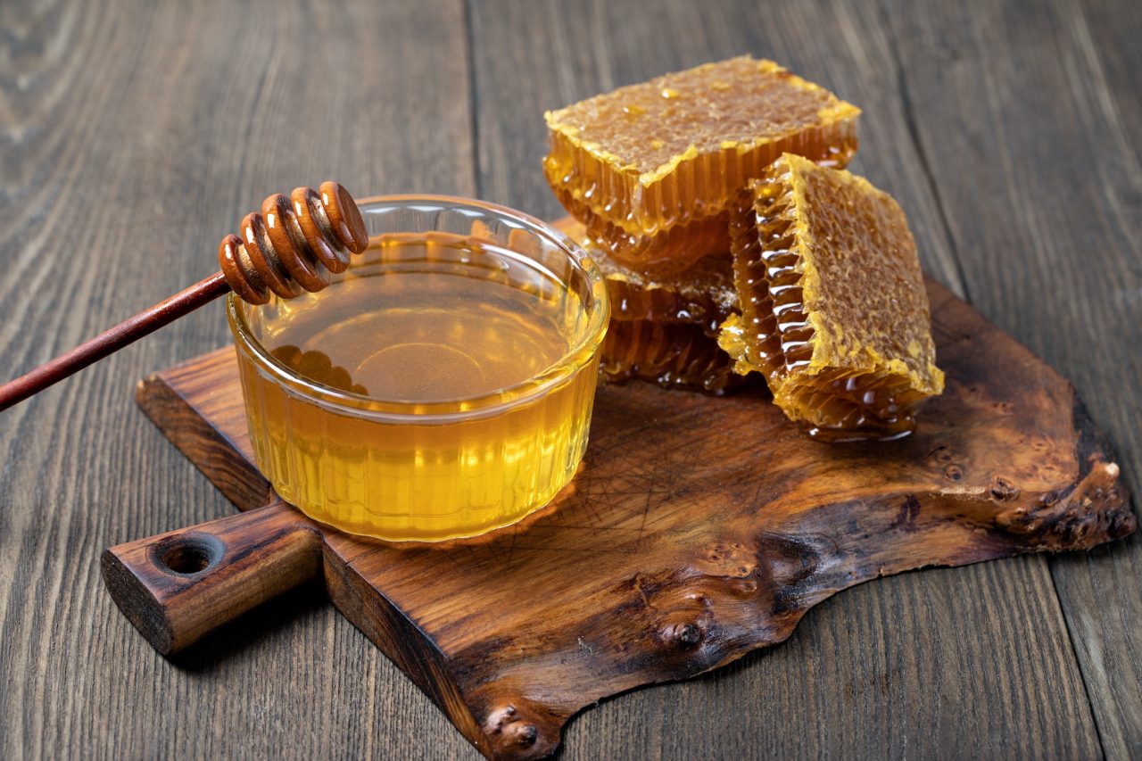 honey-and-honeycomb-slice-1.jpg
