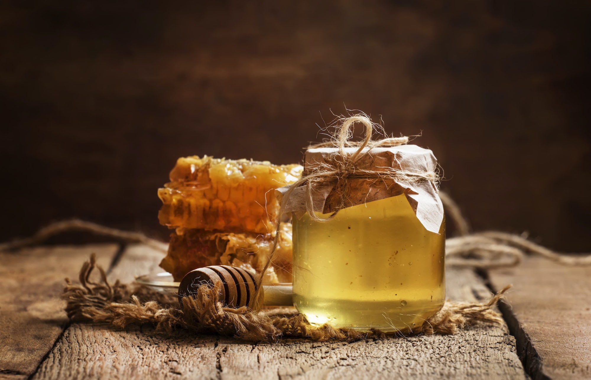 honey-jar-and-honeycomb.jpg